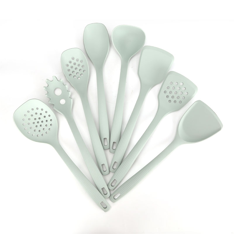 One-piece seamless silicone utensil set