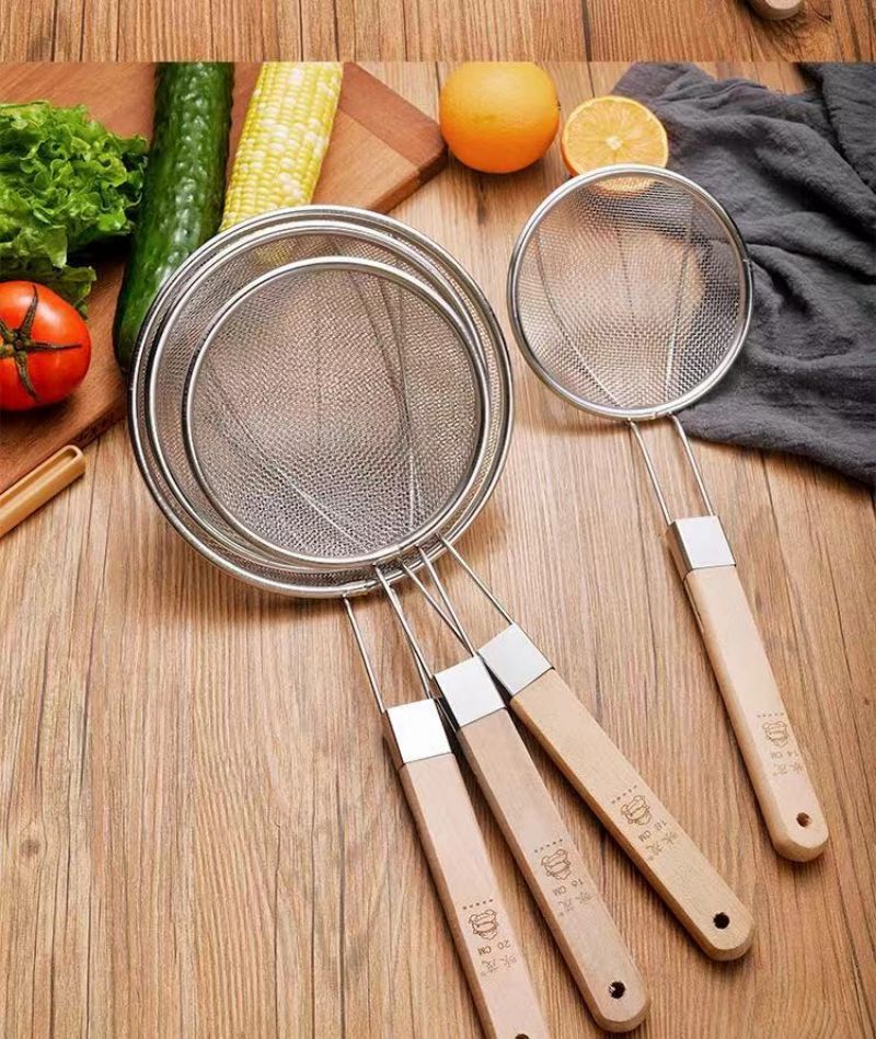Stainless Steel Mesh Strainer Colander with Handle for Kitchen Use