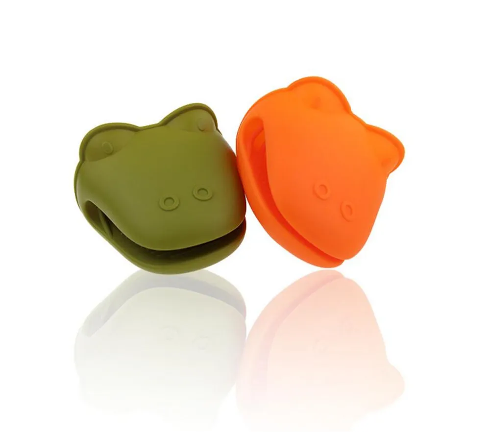 Textured Grip Area for Secure Holding Silicone Oven Mitts